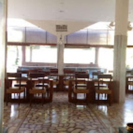 Hotel Saroj Sāgar Dış mekan fotoğraf