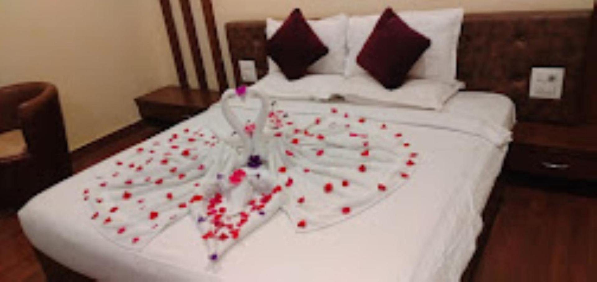 Hotel Saroj Sāgar Dış mekan fotoğraf