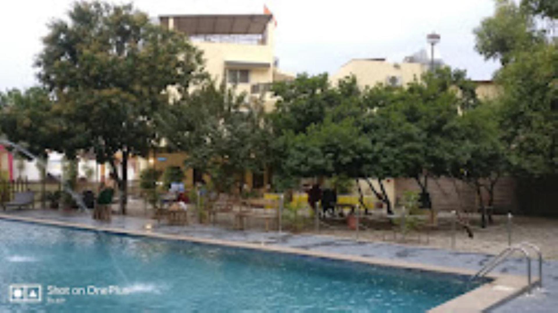 Hotel Saroj Sāgar Dış mekan fotoğraf