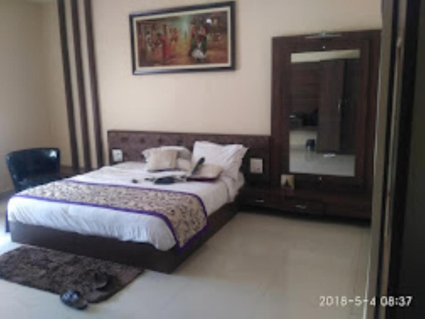 Hotel Saroj Sāgar Dış mekan fotoğraf
